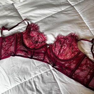 Victora's Secret Underlined-Demi Bra 34C